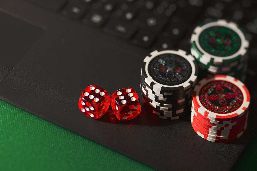 Features of playing slot machines for real money